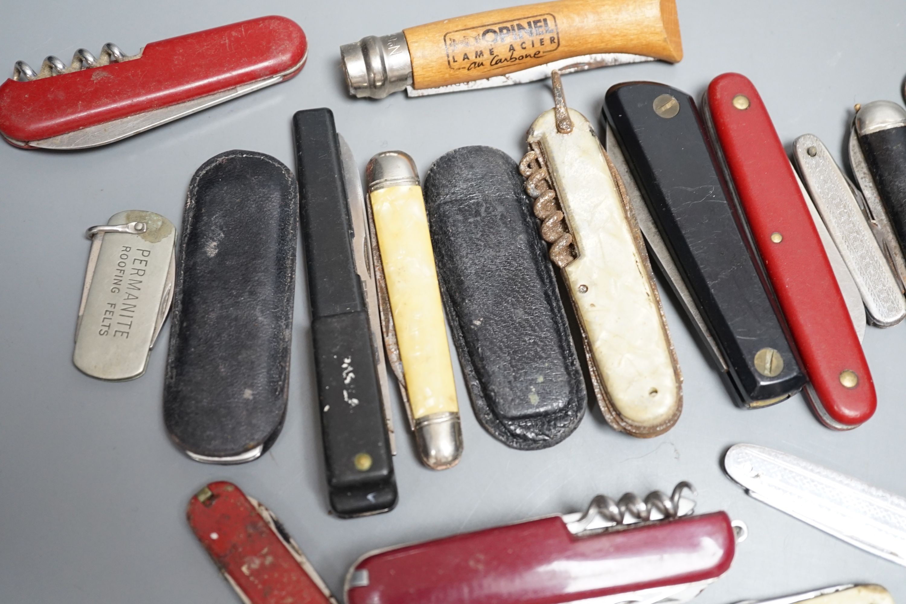 A collection of penknives